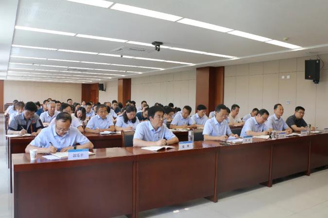 市政府國資委黨委委員、副主任邊疆到泓源公司講黨課(圖3)